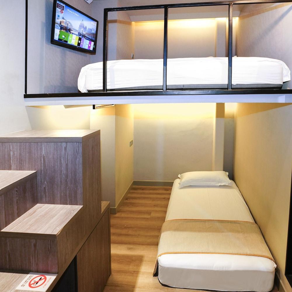 ST Signature Jalan Besar Room Type - Cabin L, Shared Bathroom