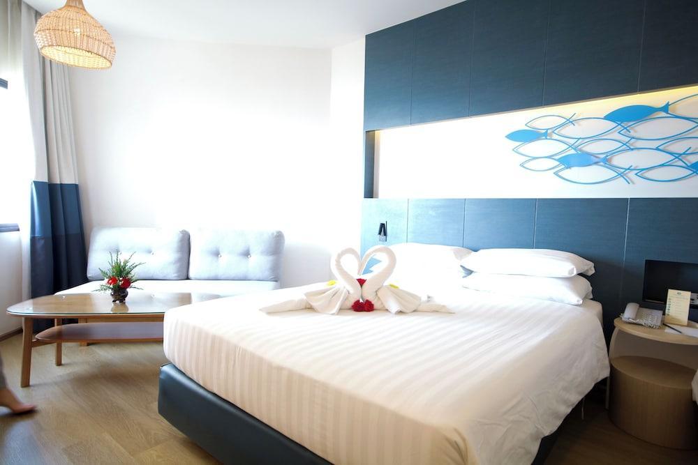 Jomtien Palm Beach Room Type - Triple Deluxe New Blue Wave Sea View Main Wing Jomtien Palm Beach Room Type - Triple Deluxe New Blue Wave Sea View Main Wing