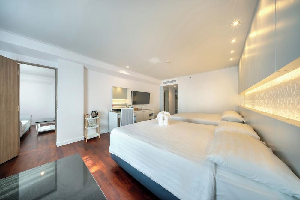 Jomtien Palm Beach Room Type - Superior Jomtien Wing with bathtub Jomtien Palm Beach Room Type - Superior Jomtien Wing with bathtub