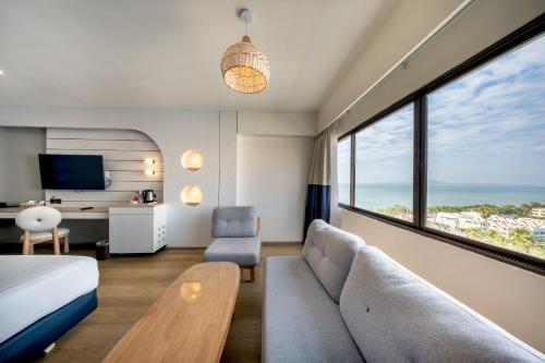 Jomtien Palm Beach Room Type - Triple Deluxe Blue Wave - Main Wing Jomtien Palm Beach Room Type - Triple Deluxe Blue Wave - Main Wing