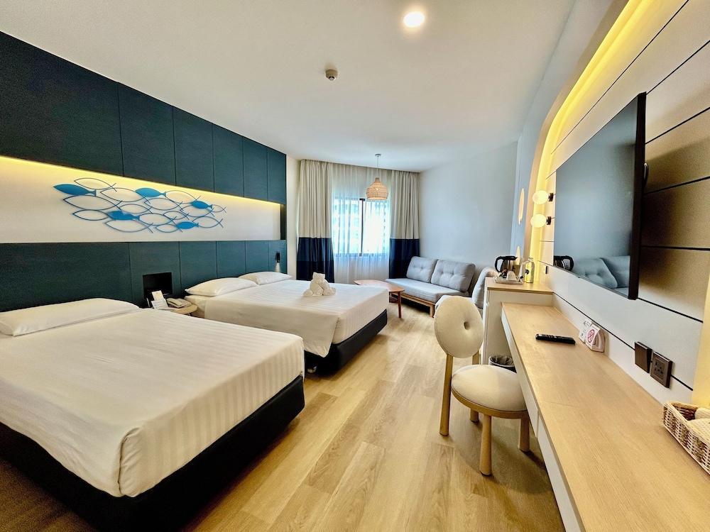 Jomtien Palm Beach - Tap to explore photos