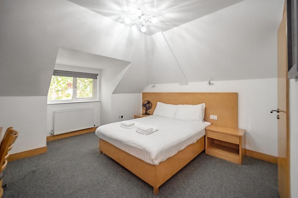 Flexistay Aparthotel Sutton Room Type - Standard Double Room