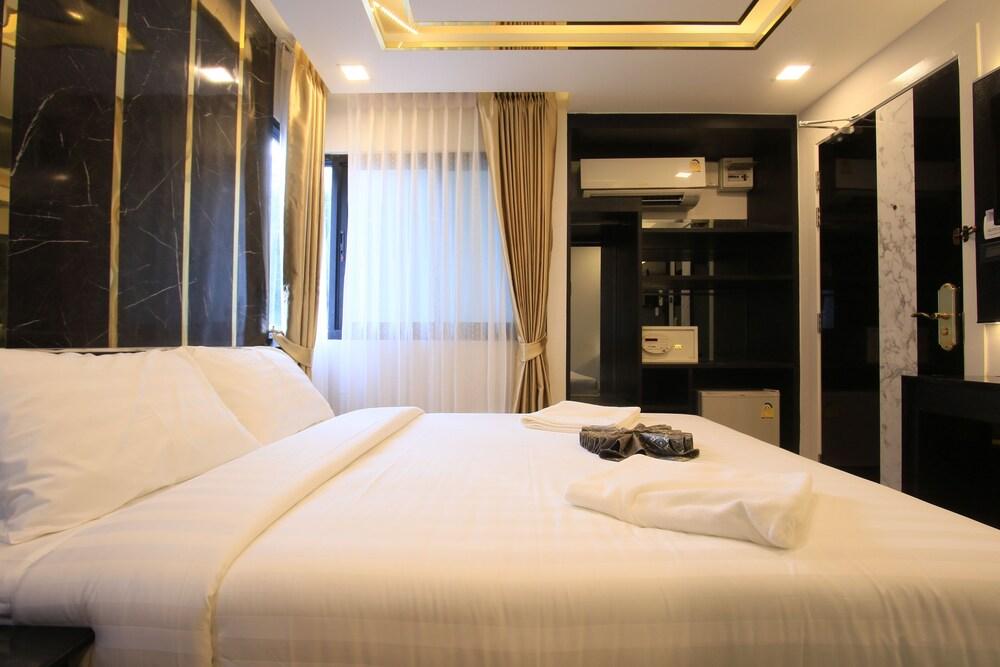 Pratunam Atrium Hotel Room Type - Superior Double Bed
