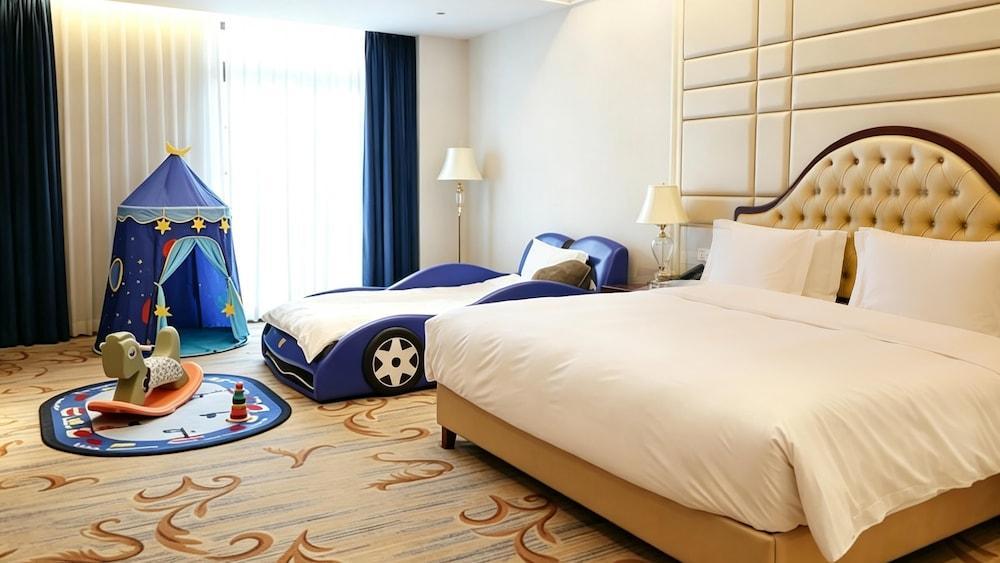 Radisson Blu Forest Manor Shanghai Hongqiao Room Type - Family Room