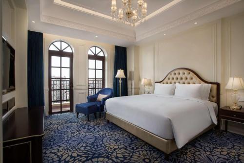 Radisson Blu Forest Manor Shanghai Hongqiao - Tap to explore photos