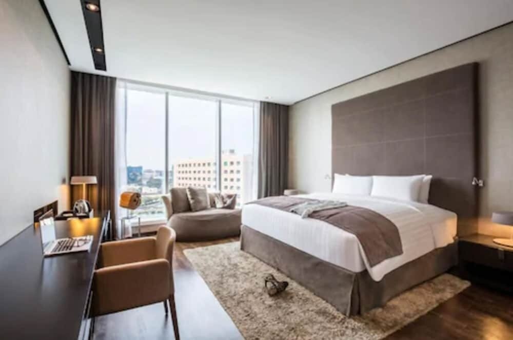 The Canvas Dubai - MGallery Hotel Collection Room Type - Executive Room, 1 king bed, upper floor