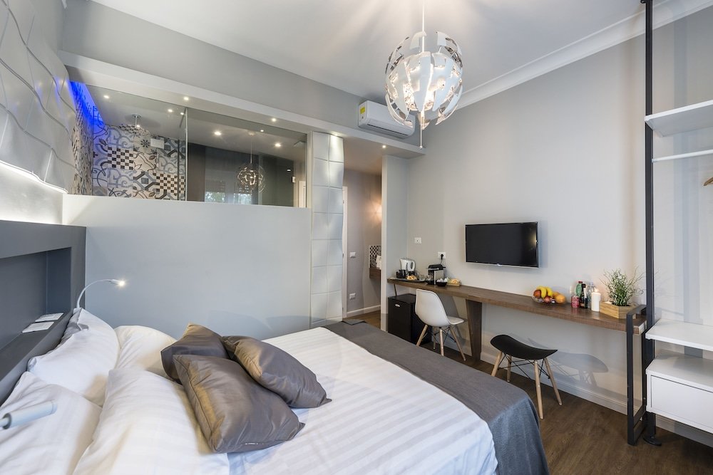 Z-ArchSuiTes Room Type - Deluxe Double Room