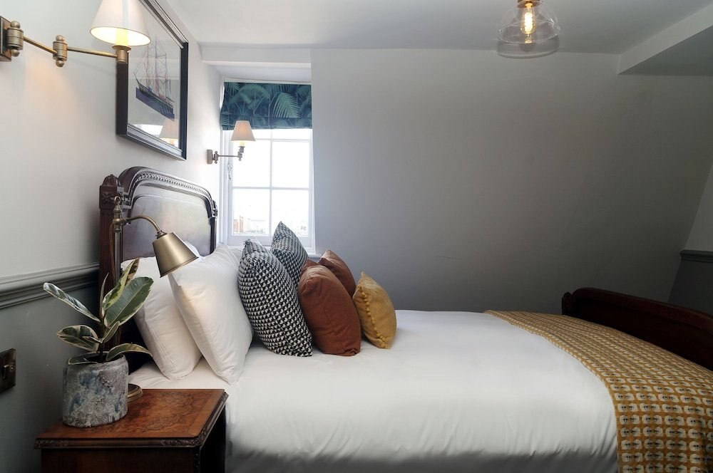 Admiral Hardy Room Type - Classic Room, 1 King Bed