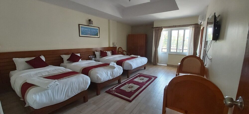 Hotel Elegant Room Type - Deluxe Triple Room
