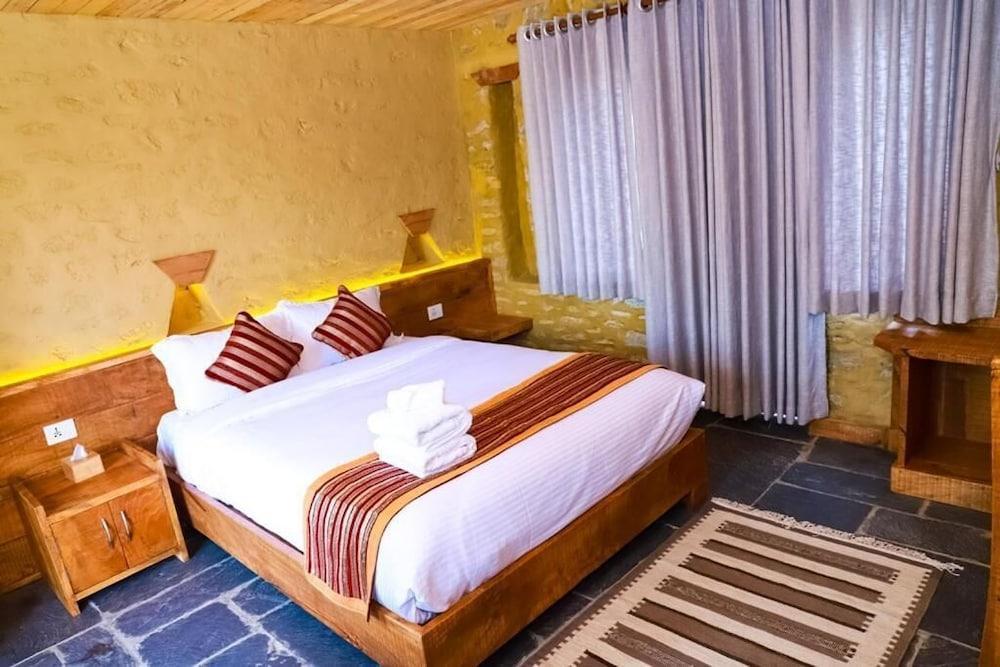 Pumdikot Mountain Lodge Room Type - Family Room, 1 Queen Bed, Kitchenette, Mountain View