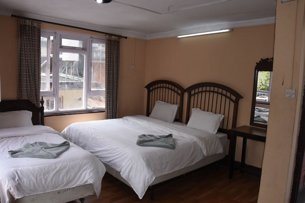 Beehive Hostel Room Type - Superior Triple Room