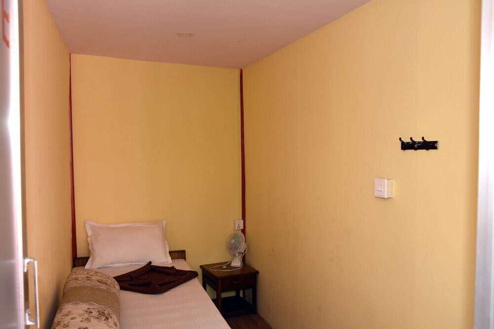 Beehive Hostel Room Type - Basic Single Room