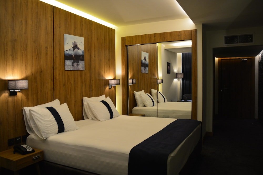 Monarch Hotel Amman - Tap to explore photos