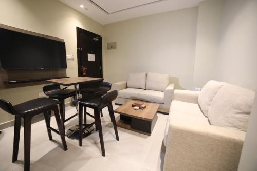 فندق صحارى الخليج Sahara Gulf Hotel Apartments - Tap to explore photos