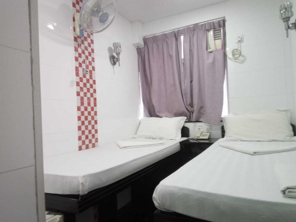 Dutch Hostel Room Type - Twin Room