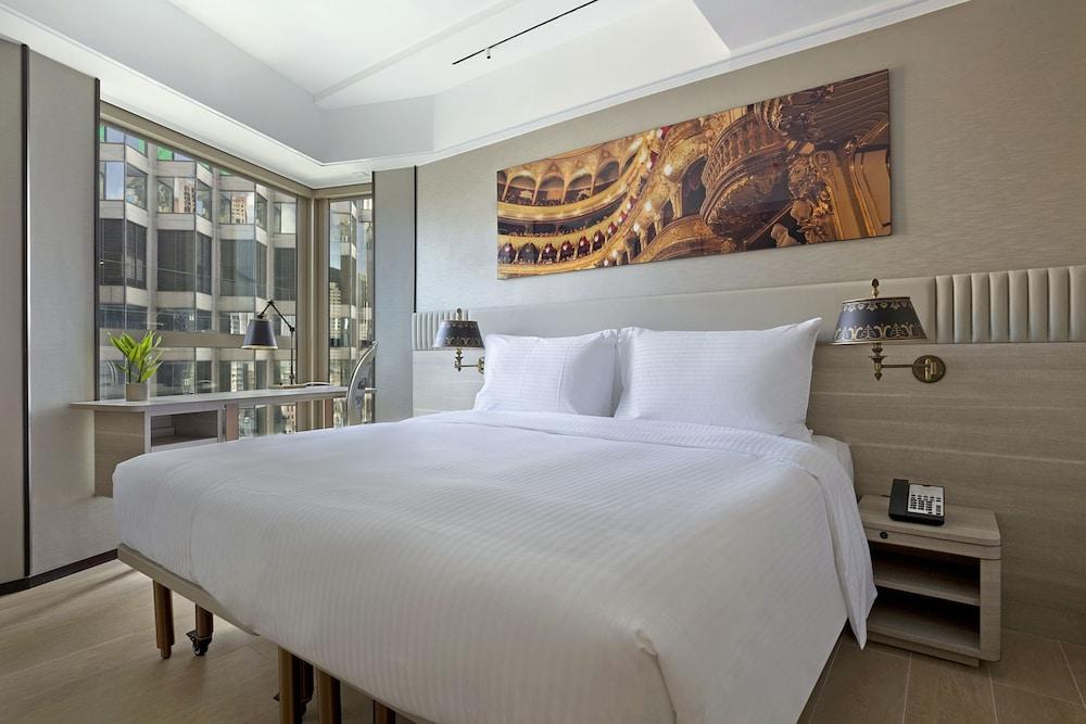 Hotel Alexandra Room Type - Diamond City View Room