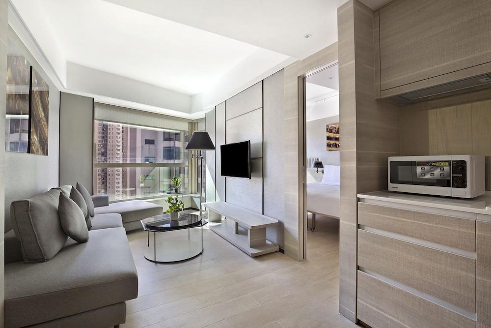 Hotel Alexandra Room Type - Queen Suite