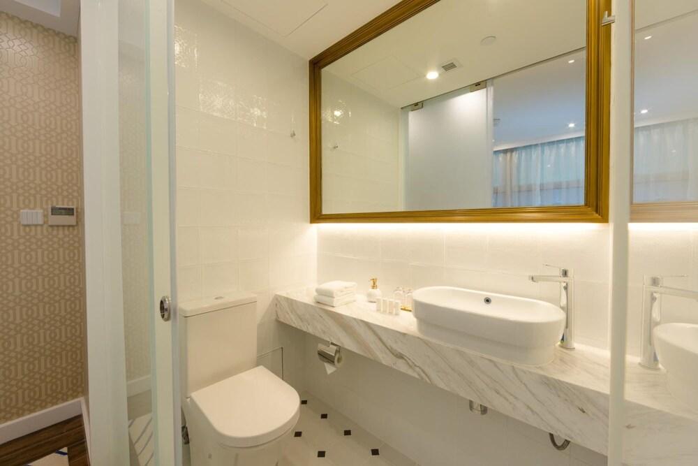 Tung Nam Lou Art Hotel - Tap to explore photos