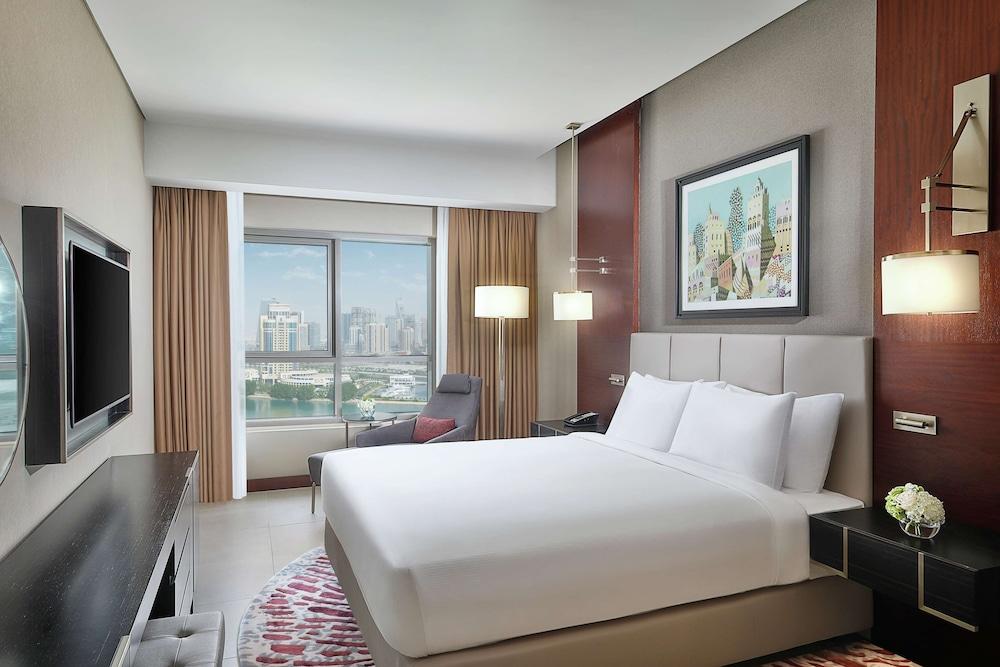 Hilton Doha The Pearl Room Type - Deluxe Suite, 1 Bedroom, Balcony