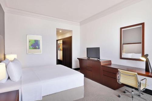 DoubleTree by Hilton Doha - Al Sadd Room Type - KING JUNIOR SUITE