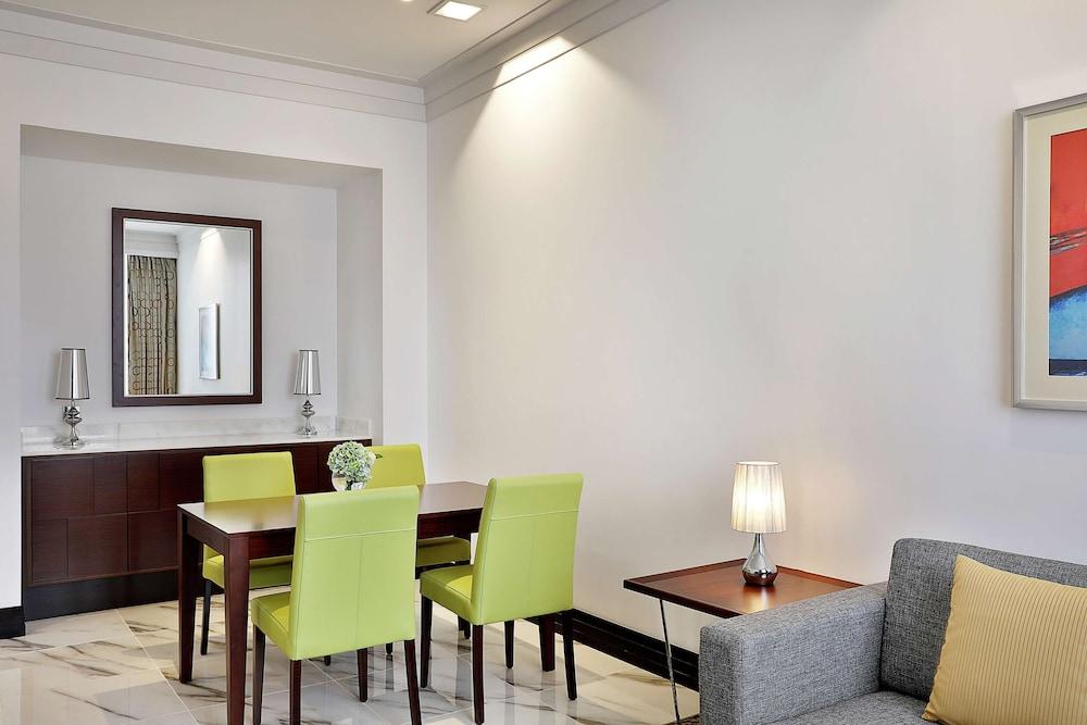 DoubleTree by Hilton Doha - Al Sadd - Tap to explore photos