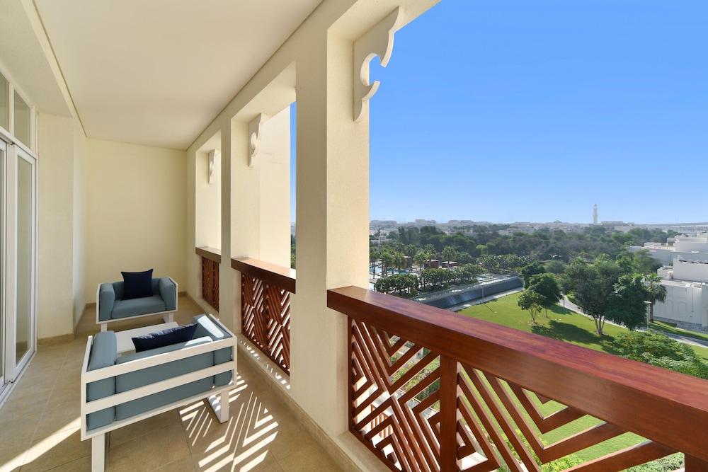 Al Messila, a Luxury Collection Resort & Spa, Doha Room Type - Deluxe Suite, 1 Bedroom, Balcony