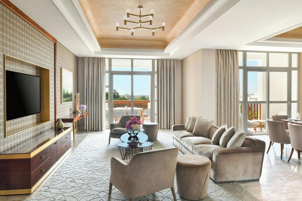 Al Messila, a Luxury Collection Resort & Spa, Doha Room Type - Signature Suite, 1 Bedroom, Pool View (Balcony)