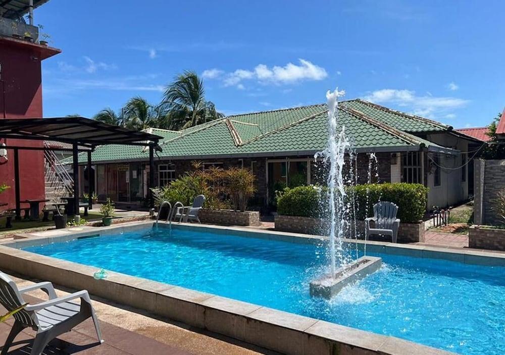 D'Lima Beach Inn Room Type - House, 4 Bedrooms, Pool View D'Lima Beach Inn Room Type - House, 4 Bedrooms, Pool View