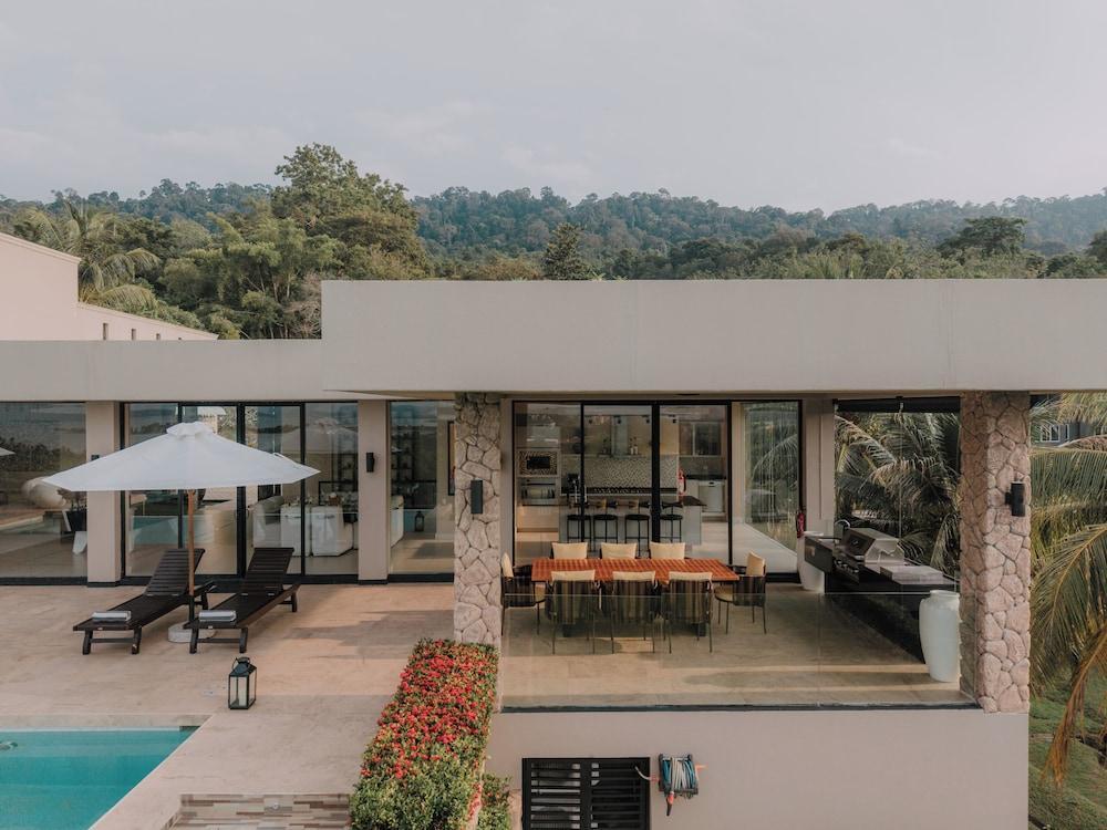 White Monkey Villa - Private Pool & Jacuzzi