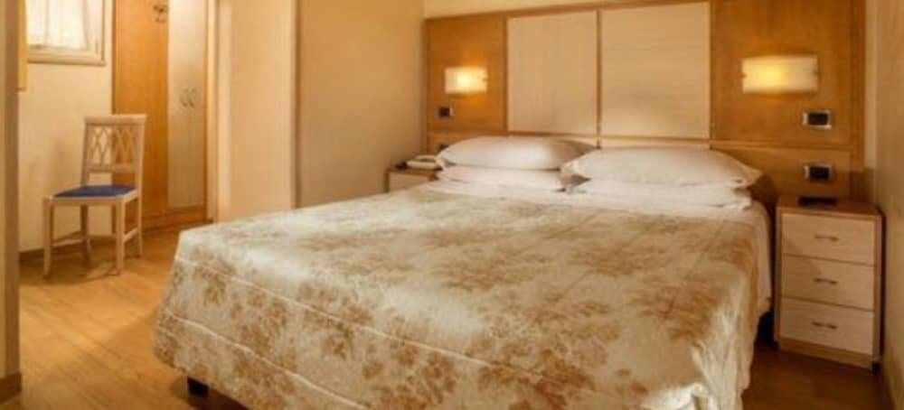 Hotel Piemonte - Tap to explore photos