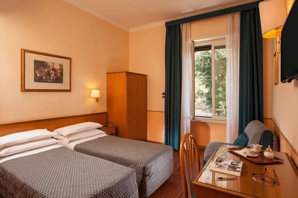 Hotel Piemonte Room Type - Triple Room Hotel Piemonte Room Type - Triple Room