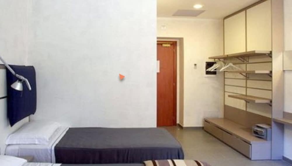 Hotel California Room Type - Triple Room Hotel California Room Type - Triple Room