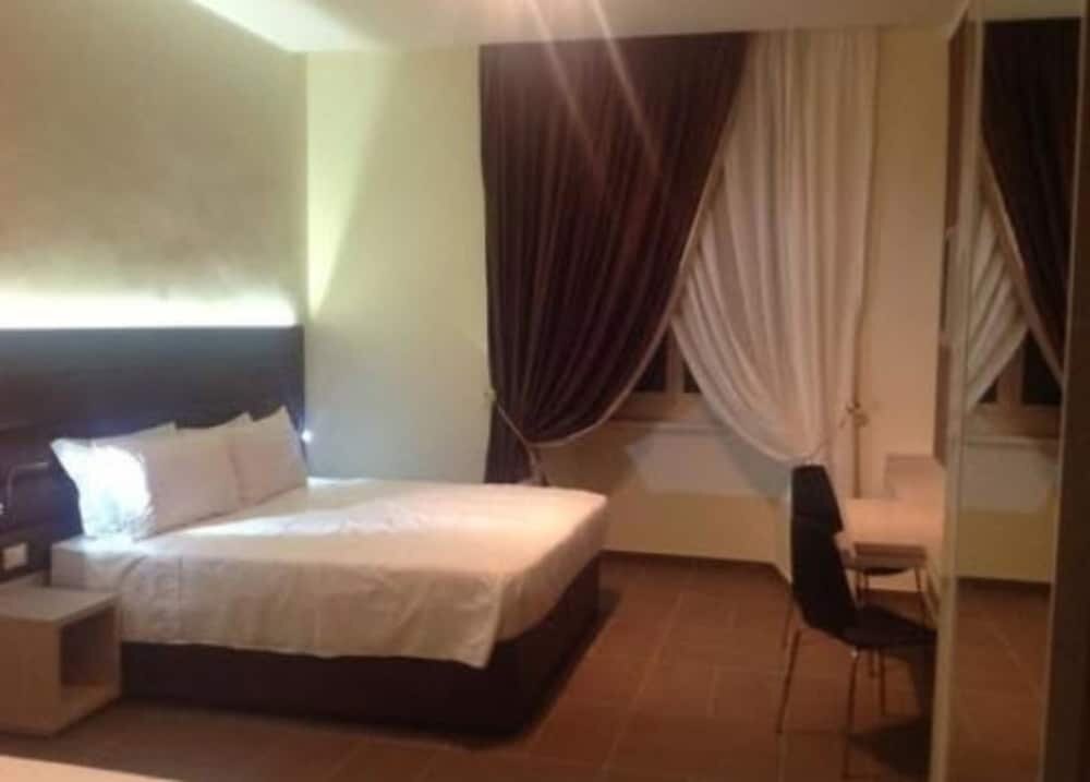 Hotel California Room Type - Superior Triple Room Hotel California Room Type - Superior Triple Room