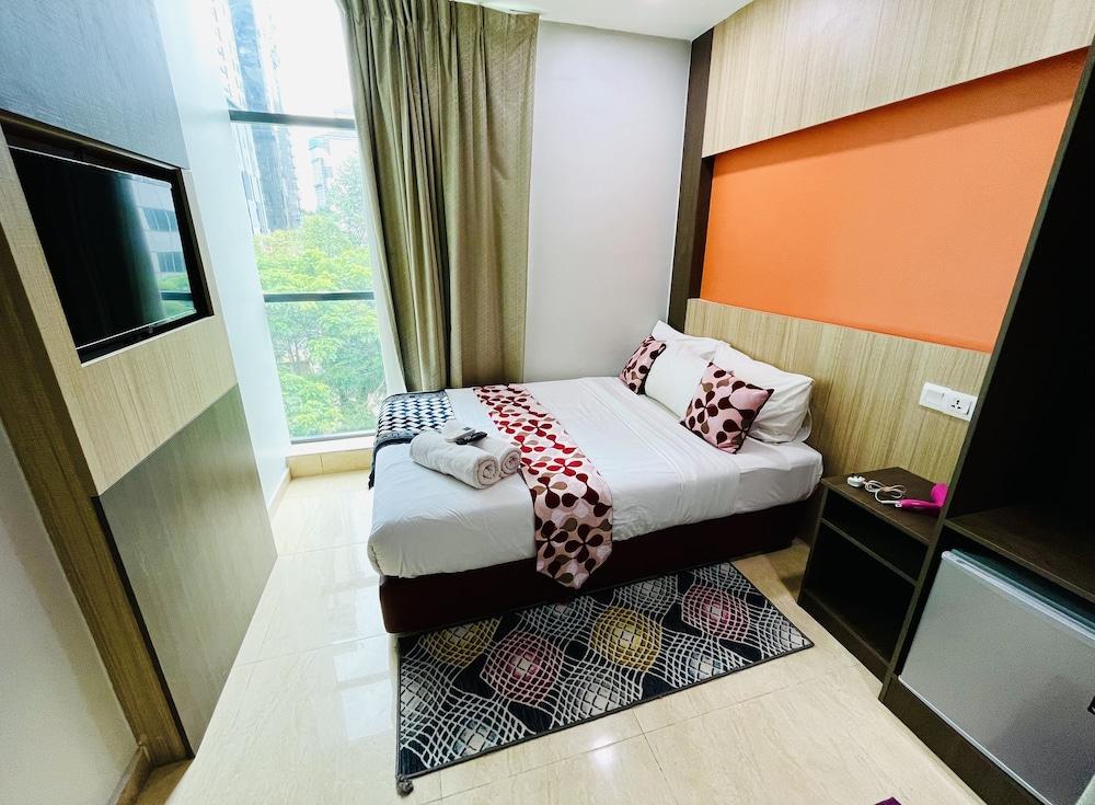 Prime Hotel Room Type - Deluxe Queen Room