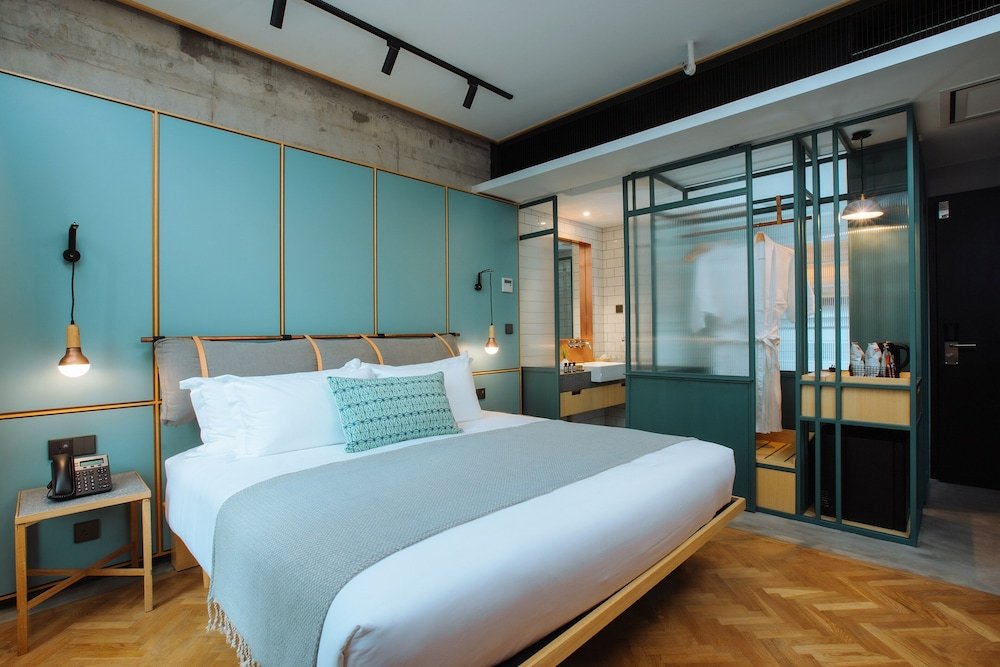 Kloe Hotel - Tap to explore photos