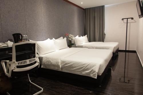 M Design Hotel Taman Pertama - Tap to explore photos