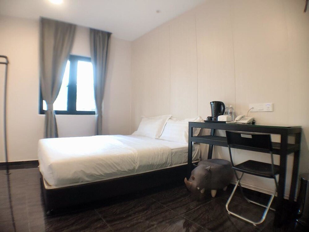 M Design Hotel @ Taman Pertama Room Type - Deluxe Double Room