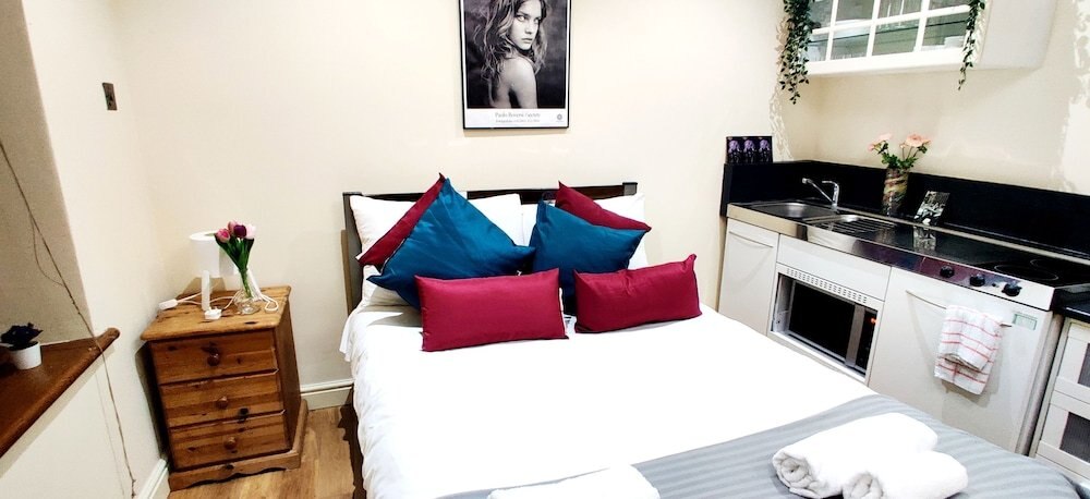 White's Row Resident Room Type - Deluxe Double Room