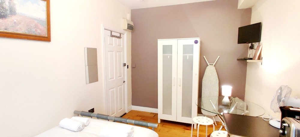 White's Row Resident Room Type - Studio