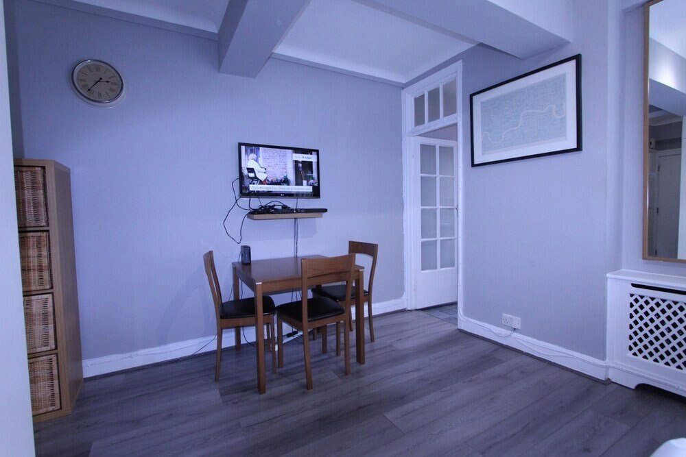 Cosy Central Apartments - Oxford Street - Tap to explore photos