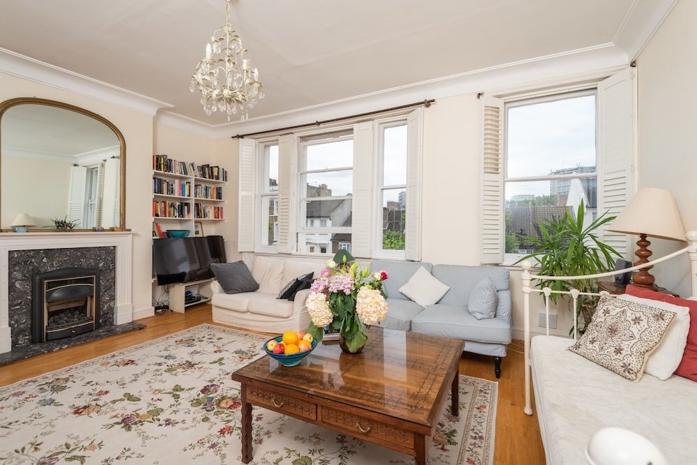 Panoramic Family Home in Maida Vale - Tap to explore photos