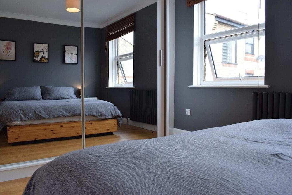 Cosy 1 Bed Flat In Homerton By Victoria Park - Tap to explore photos