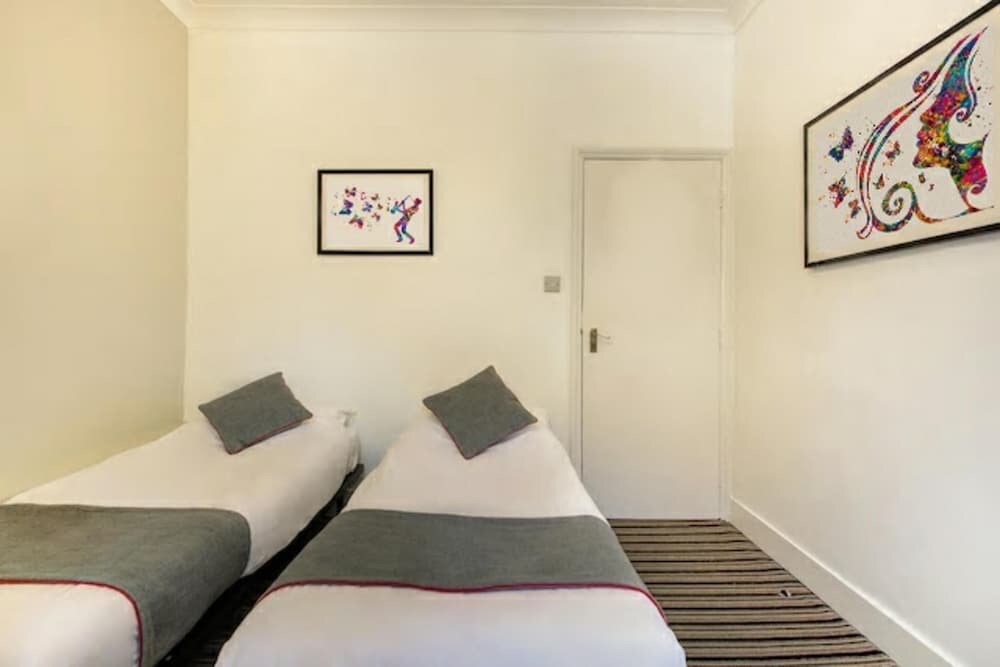 Enrico Hotel Room Type - Basic Twin Room, (Shared Bathroom)