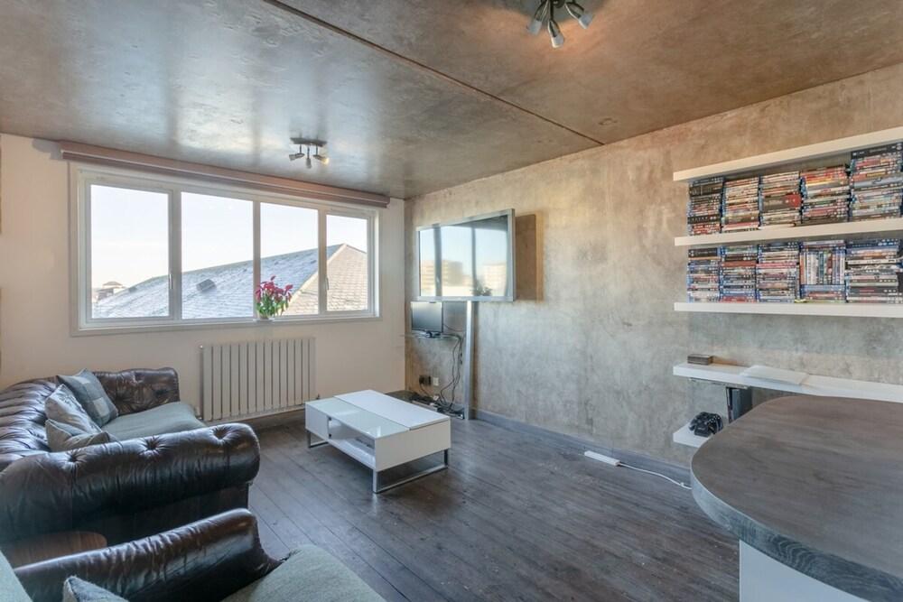 Remarkable 1 Bedroom Flat near Regent's Park - Tap to explore photos