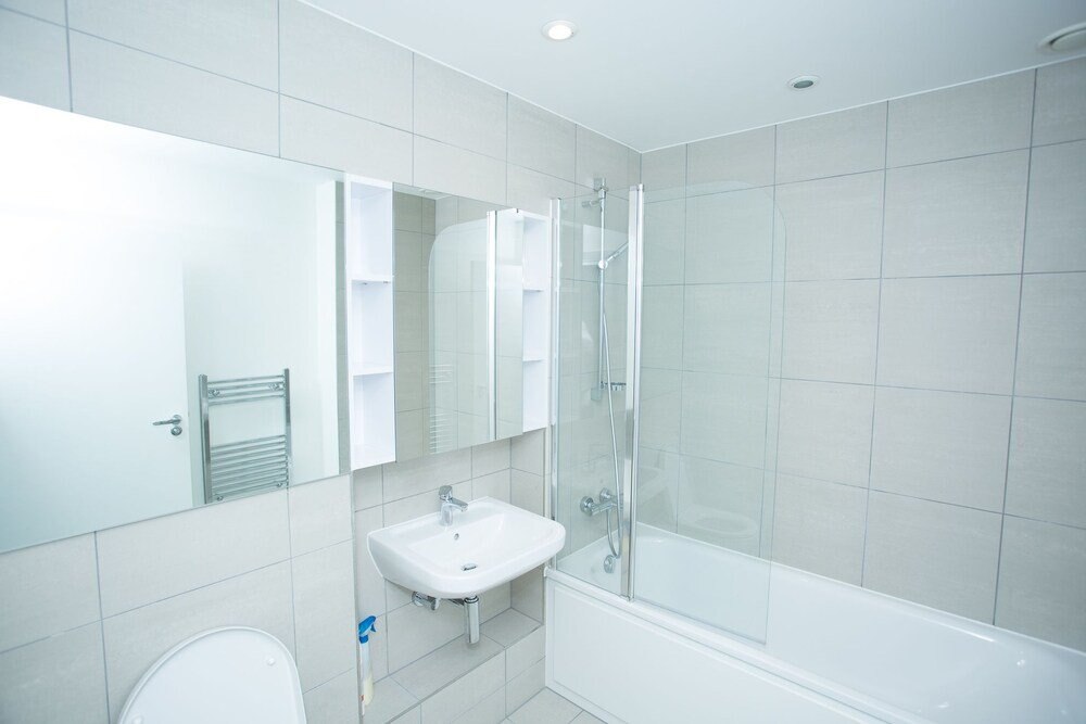 High view 2 Bedroom apt - Woolwich - Tap to explore photos