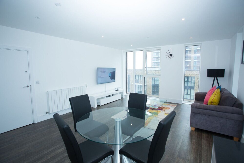 High view 2 Bedroom apt - Woolwich - Tap to explore photos