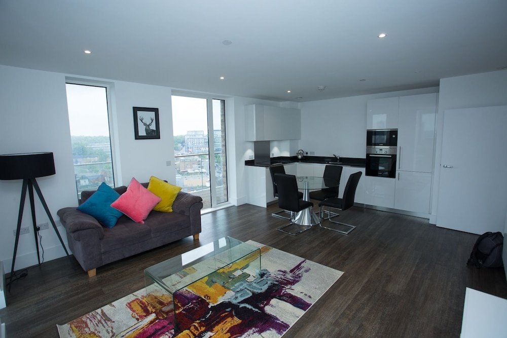 High view 2 Bedroom apt - Woolwich - Tap to explore photos