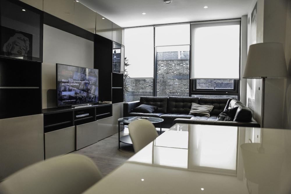 MD Luxury Apartment - Tap to explore photos