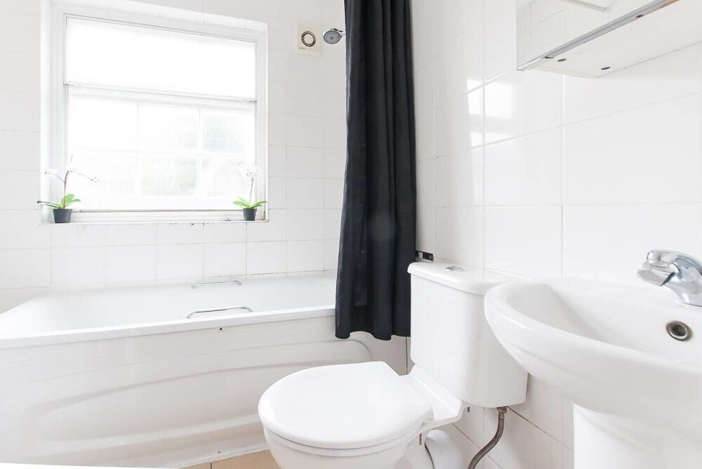 PML Apartments Harewood - Tap to explore photos