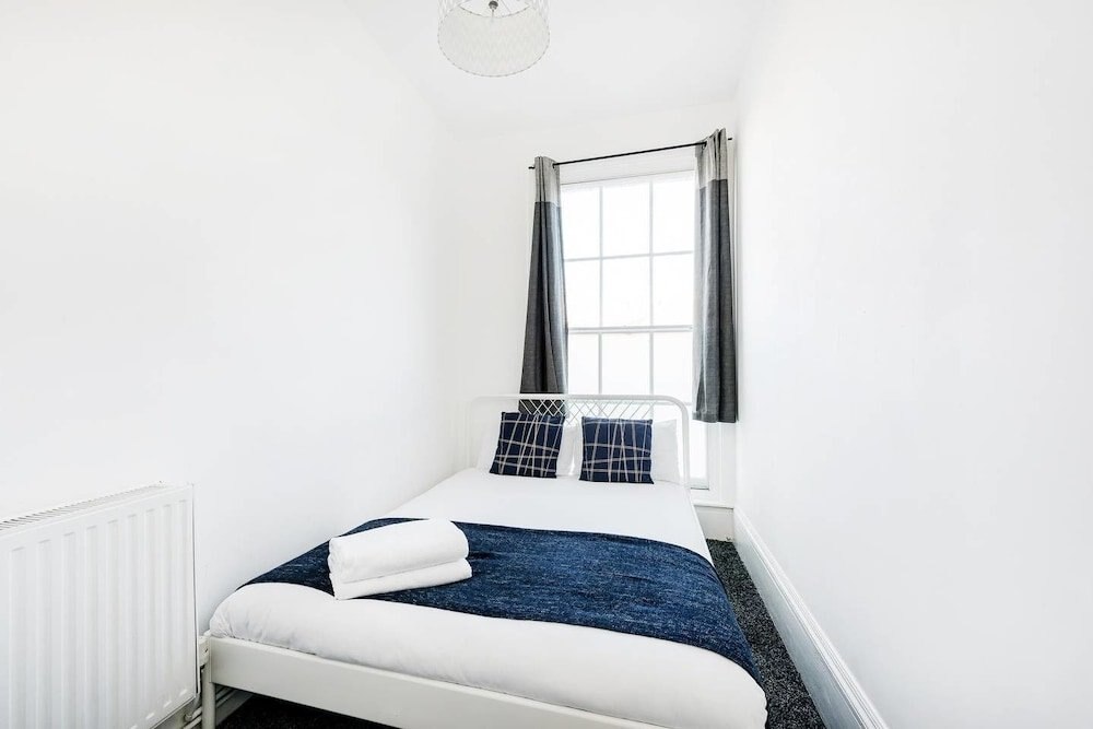 PML Apartments Harewood - Tap to explore photos